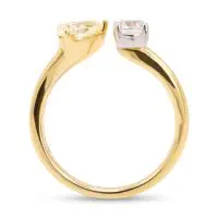 and 1 round white diamond (0.40ct)