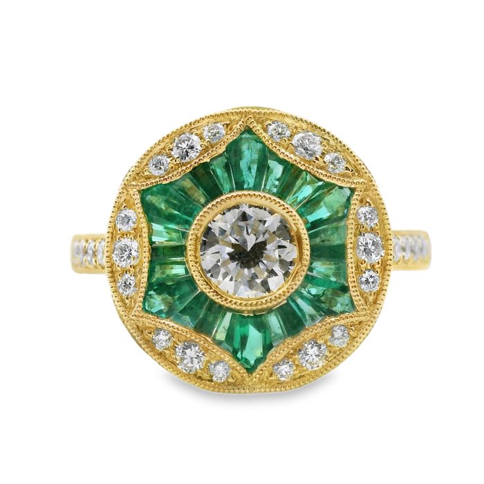 18-KARAT YELLOW GOLD RING SET WITH 30 SMALL (0.31 CTW) AND ONE LARGER (0.50 CT) ROUND DIAMOND AND 18 BAGUETTE EMERALDS (0.83 CTW) SIZE 6.5