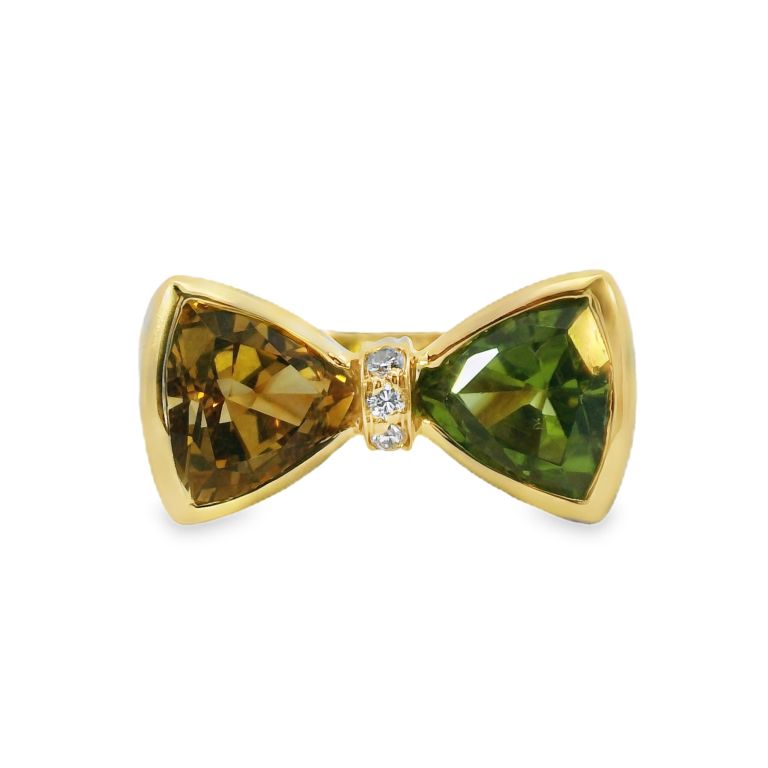 18K Yellow Gold Citrine/Peridot Ring Set with 1 Trilliant Citrine 8mm Sides (1.10ct)