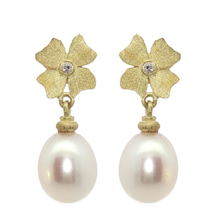 Pair of 18K Yellow Gold Pearl and Diamond Earrings set with Two 8mm Freshwater Cultured Pearls and Two Round Diamonds (0.02ctw) (FG/VS)