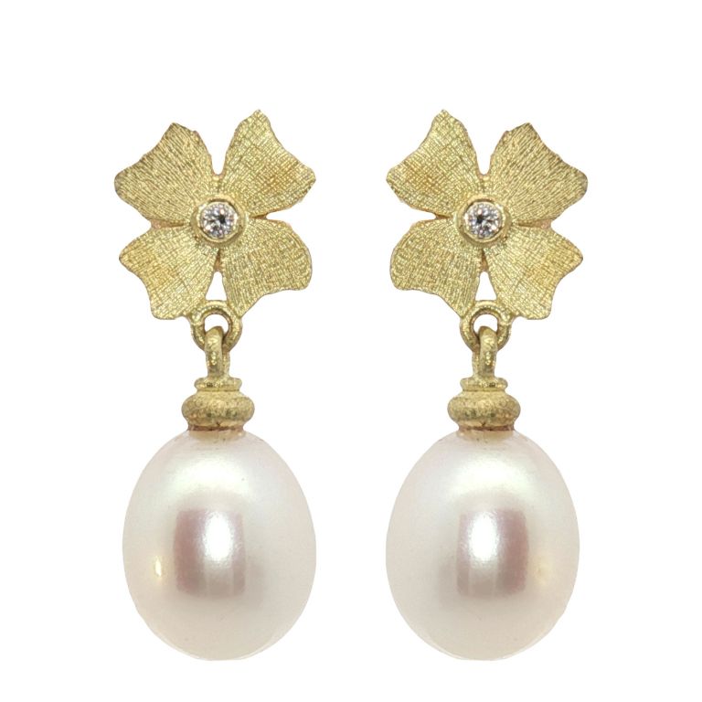 Pair of 18K Yellow Gold Pearl and Diamond Earrings set with Two 8mm Freshwater Cultured Pearls and Two Round Diamonds (0.02ctw) (FG/VS)