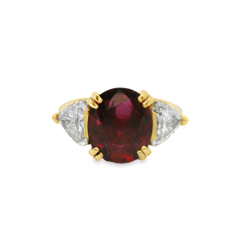 18K Yellow Gold Oval Shaped Ruby Ring Set with One Oval Shaped Ruby (Presents as Thai
