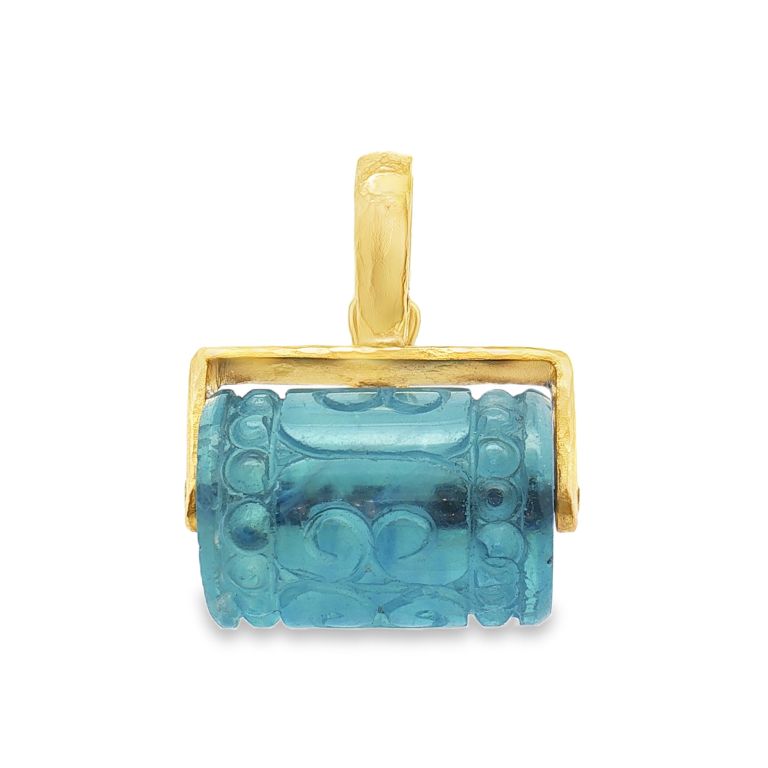 19K yellow gold engraved aquamarine pendant (36.23CT) from ELIZABETH LOCKE.