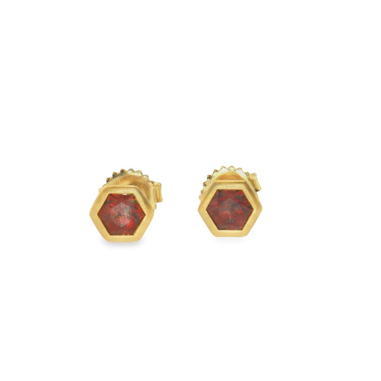 Pair of 18k yellow gold earrings set with two Round cut Red Garnets (1.09ctw) in yellow gold bezel settings