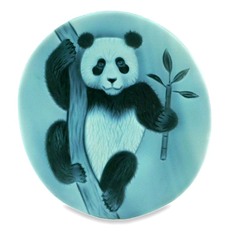 LAYERED AGATE "PANDA IN TREE" 40X36X7MM (9.6G) Layered Agate stone with "Panda in Tree" pattern measureing 40 x 36 x 7mm.