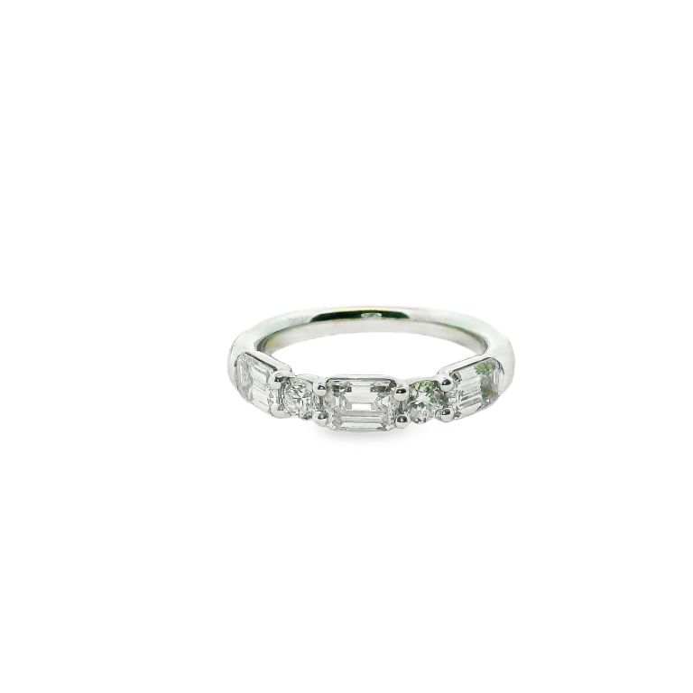 18k white gold diamond ring set with 3 emerald cut diamonds and 2 round diamonds (FG/VS) (1.70ctw).